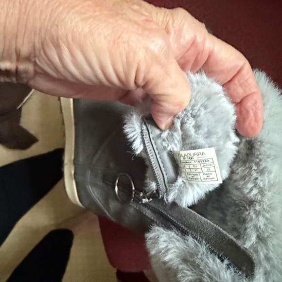 Koolaburra Gray Winter Boots with Faux Fur by Uggs size 6 zipper style - Picture 7 of 9